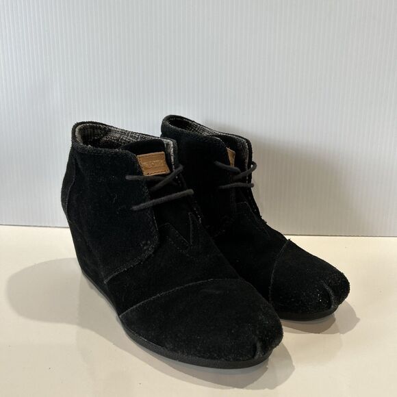 TOMS Boots Womens 8 Desert Bootie Black Suede Wedge Heel Lace Up Comfort Ankle - Picture 2 of 12